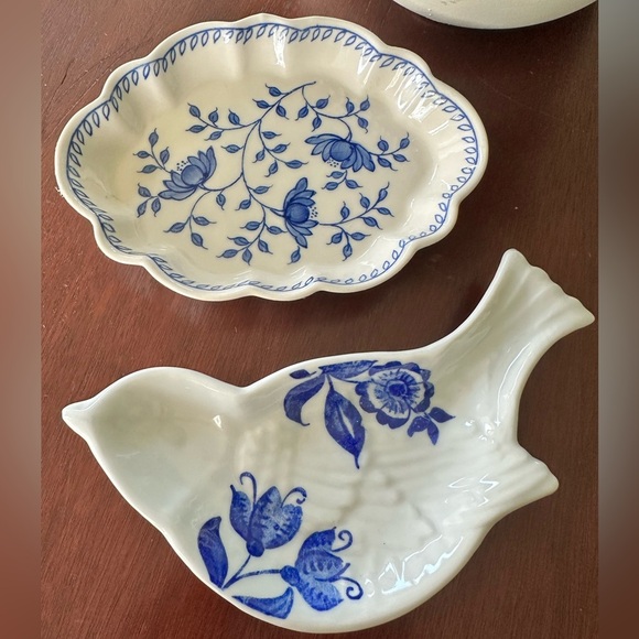 Andrea by Sadek coin or trinket trays. Approximately 6 inches in width. Set of 2 - Picture 1 of 4